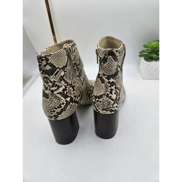 Bella Vita Wilma‎ Women Block Heel Ankle Booties Taupe Snake Print Size 7.5 - Picture 3 of 6